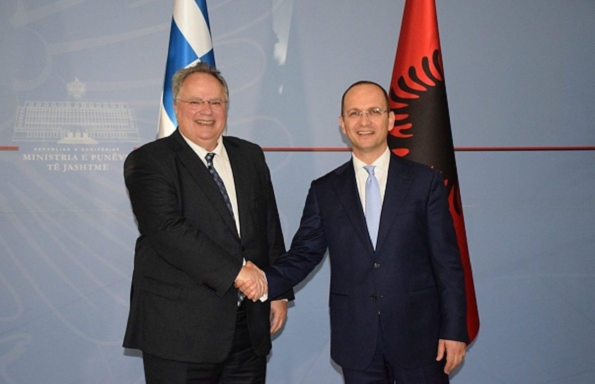 «Μπλόκο» Τσάμηδων στην επίσκεψη Κοτζιά στα Τίρανα [βίντεο]