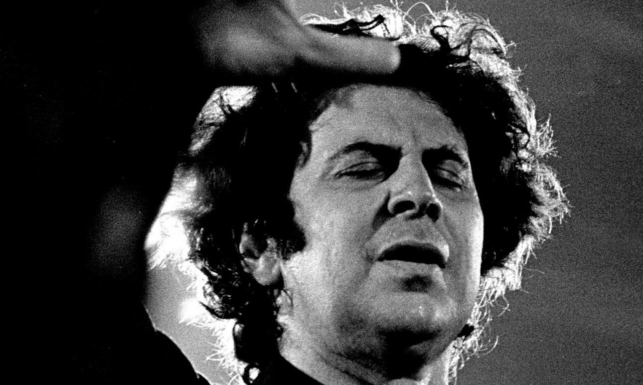 Προστατέψτε τον Μίκη Θεοδωράκη