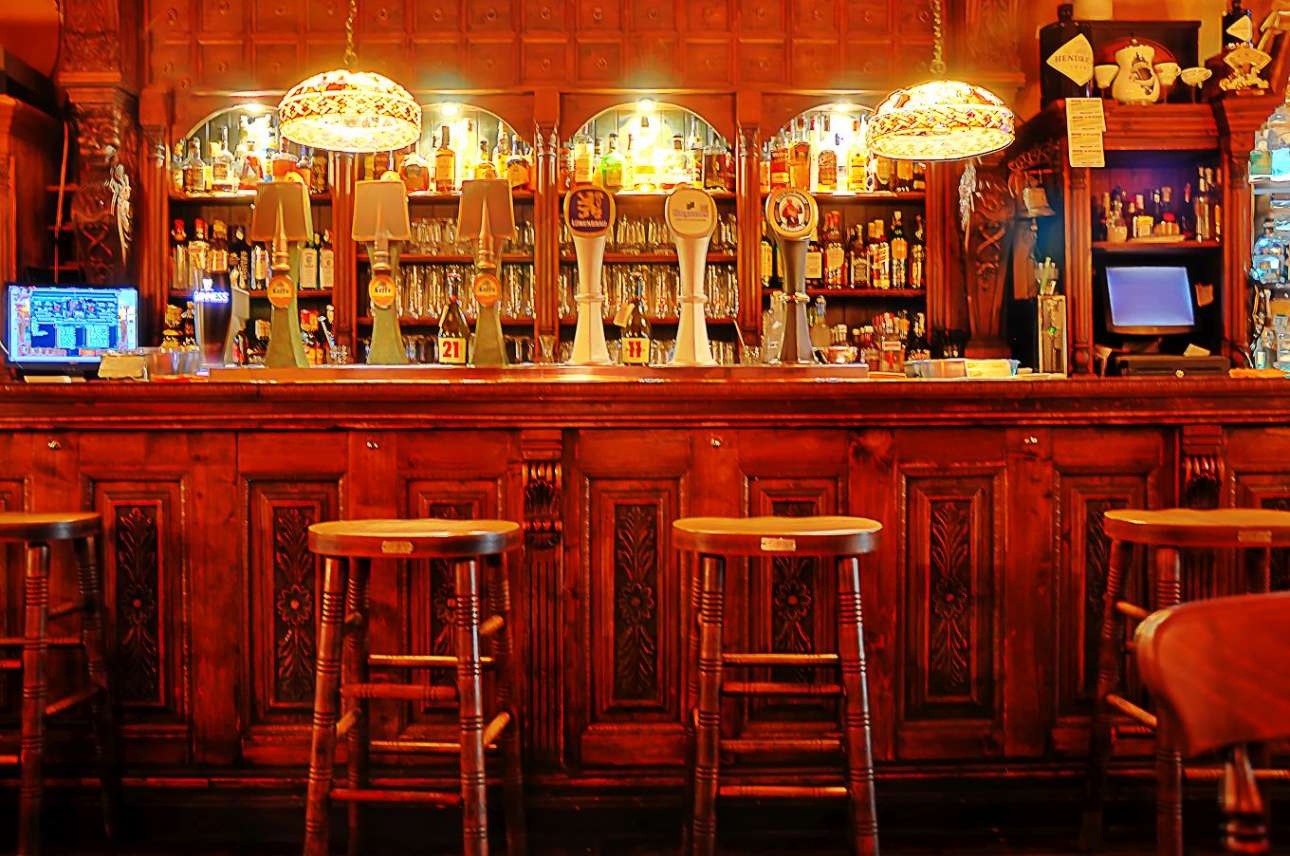 Πόσα μπαρ αντέχει ακόμα η Ελλάδα;