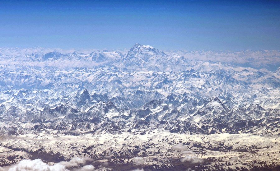 Μία κοντινή ματιά στα χιονισμένα βουνά των Ιμαλαΐων