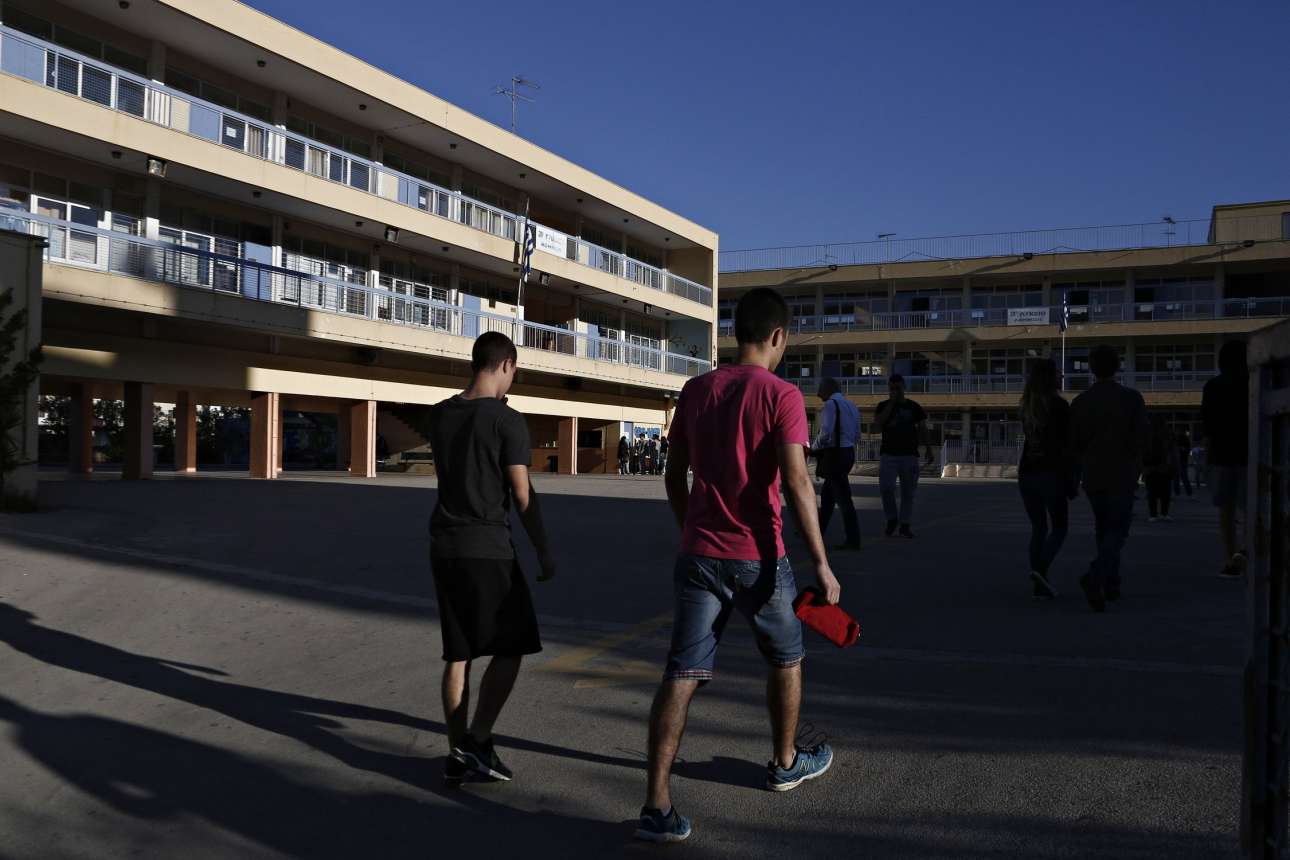 «Συνεργατικό» γυμνάσιο με μειώσεις σε ύλη, διαγωνίσματα και ωράριο…