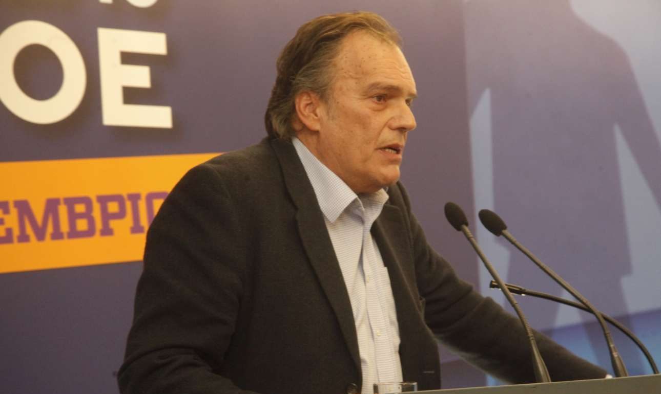 Είναι πολλά τα καλσόν, Νεφελούδη!