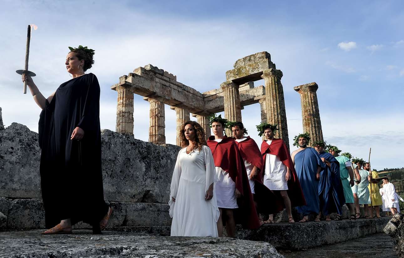 Tριμελής επιτροπή από τέσσερις-πέντε υπουργούς