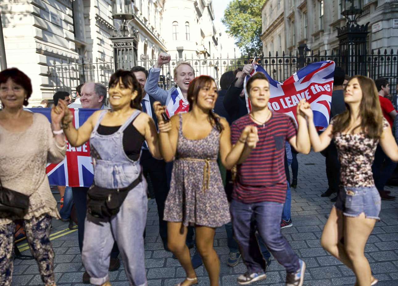 Με την εθνική δημοψηφισματική στολή το συγκρότημα των «Ohians» γοήτευσε το βρετανικό αντιευρωπαϊκό κοινό