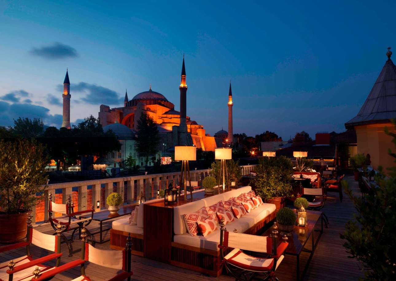 Τελευταίο στη λίστα, το ξενοδοχείο «Four Seasons» της Κωνσταντινούπολης, δίπλα στην Αγία Σοφία
