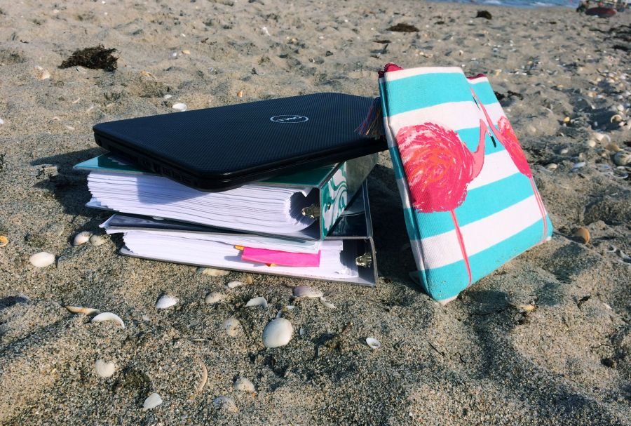 2-ms-laptop-on-beach