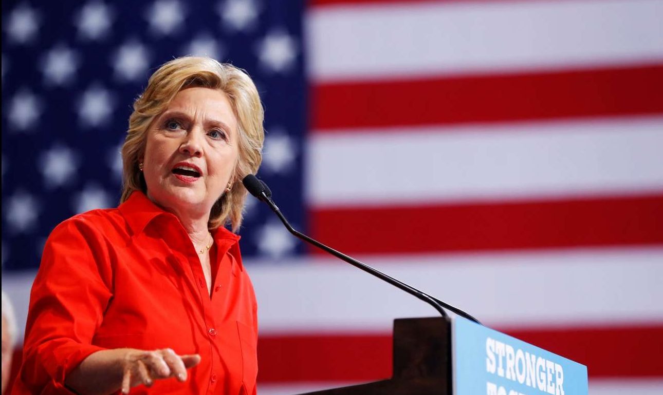 Η Χίλαρι κατηγορεί τη Μόσχα