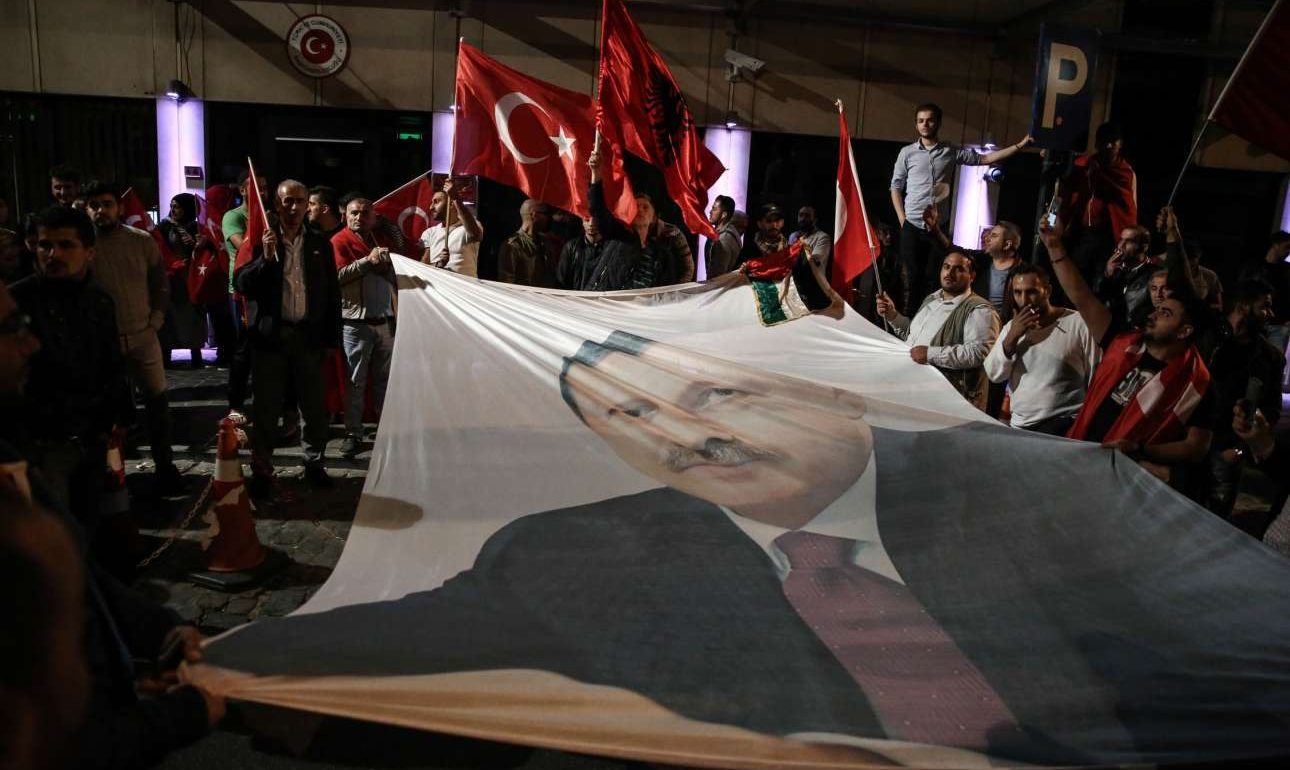 Η εκλεγμένη «χούντα» αποδείχθηκε πιο δυνατή…