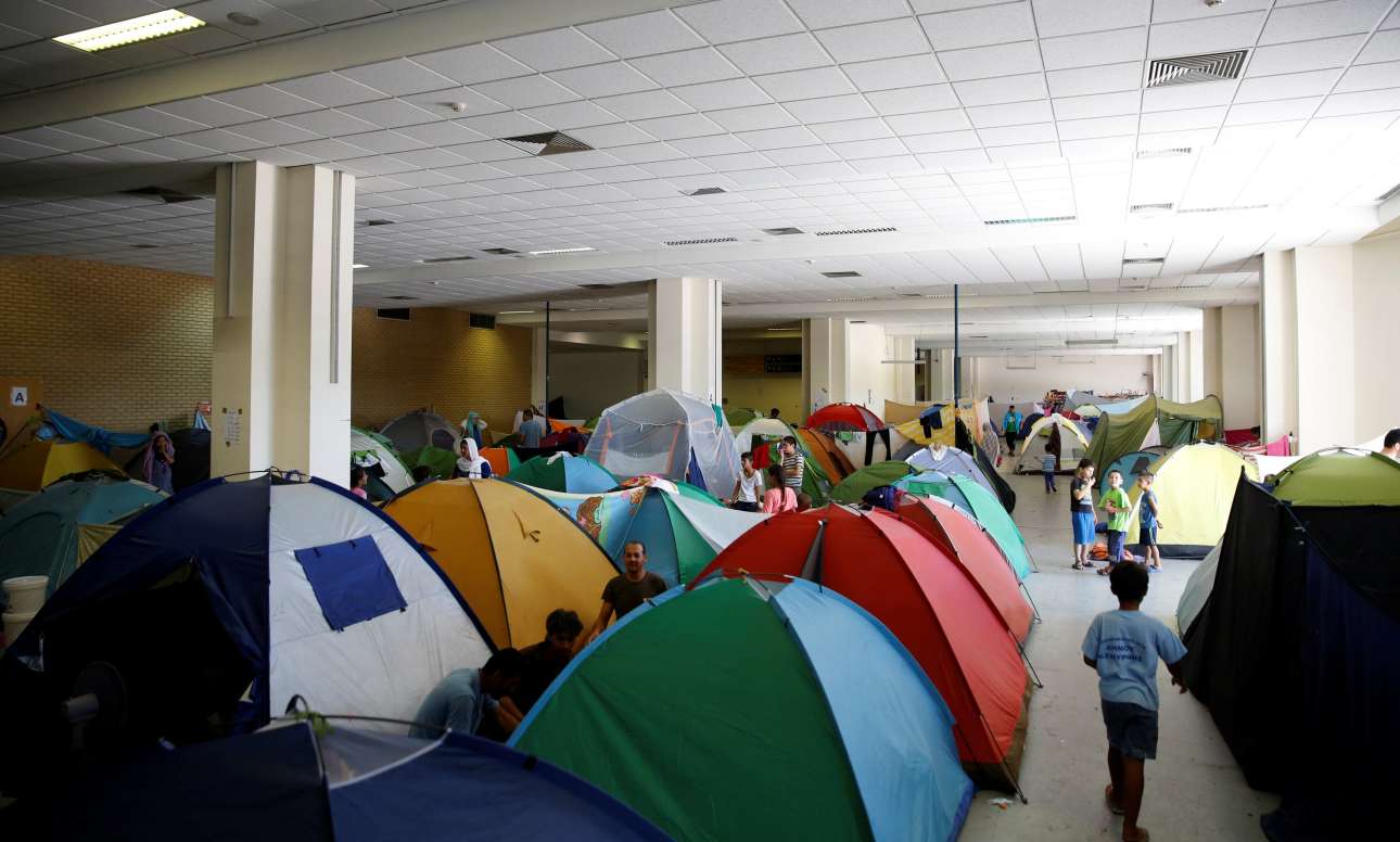 Κατασκήνωση προσφύγων και μεταναστών. Στο Ελληνικό (REUTERS/Alkis Konstantinidis)