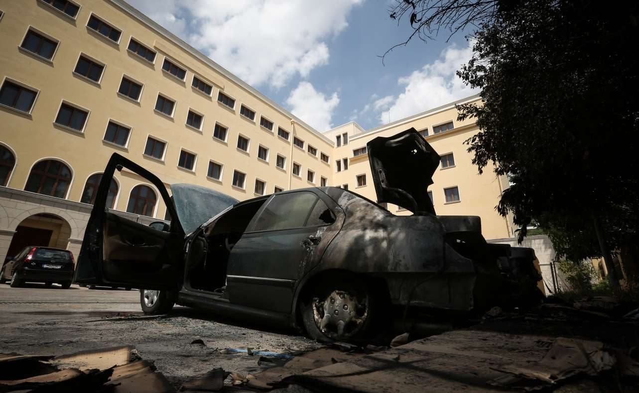 Μολότοφ στη Μονή Πετράκη