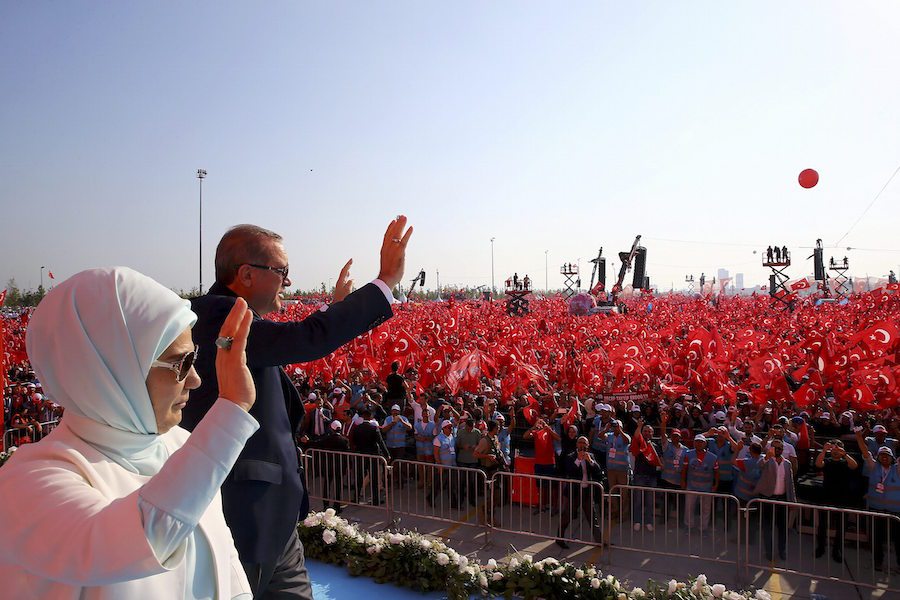 Το ζεύγος Ερντογάν προσέρχεται στο συλλαλητήριο