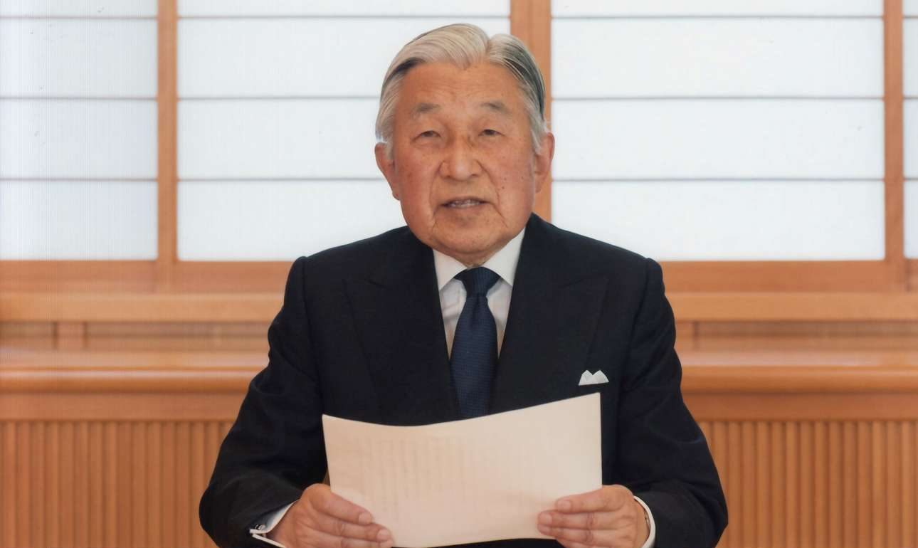 Ακιχίτο, ένας αυτοκράτορας σε σύνταξη…