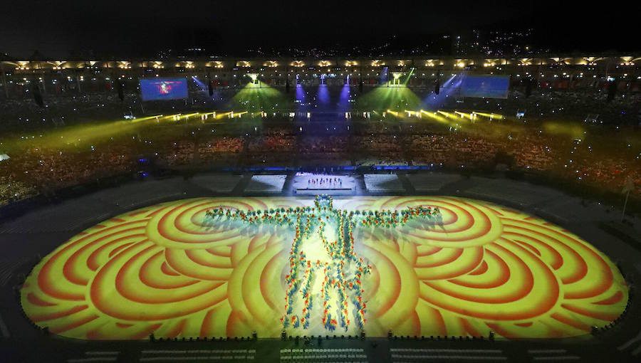 H τελετή ξεκίνησε με το πολύχρωμο Ρίο, την πολύχρωμη Βραζιλία 