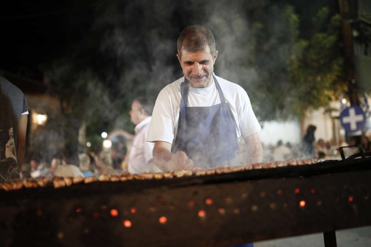 Σούβλες και κλαρίνα στα πανηγύρια της Παναγίας