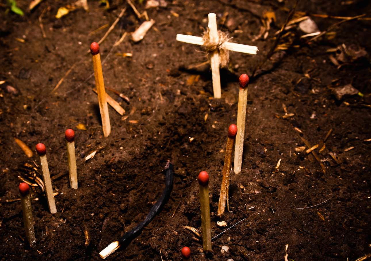 H κηδεία και η παρέα