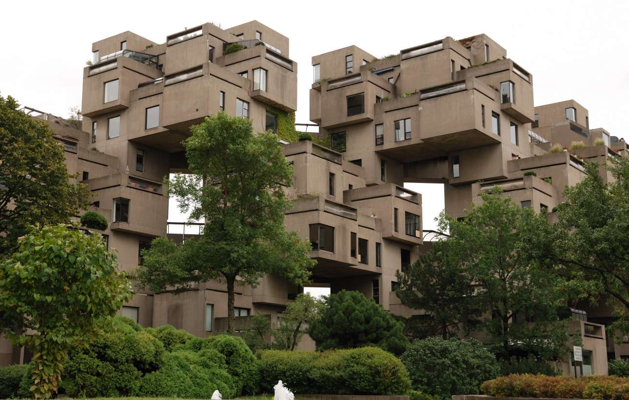 Το Habitat 67 στο Μοντρεάλ είναι ένα σύμπλεγμα 354 τσιμεντένιων κατοικιών που φτάνουν μέχρι και τους δώδεκα ορόφους.  Ο ισραηλοκαναδός αρχιτέκτονας Μόσε Σάφντι χρησιμοποίησε κομμάτια lego για τις αρχικές μακέτες