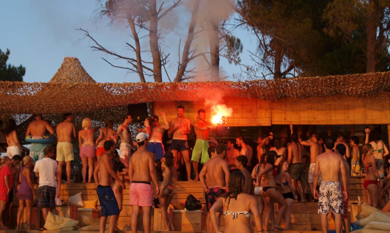 Τα «καγκουρομάγαζα» των διακοπών