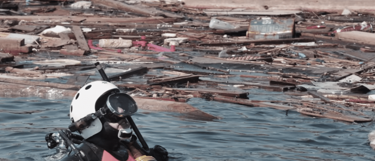 Ο δύτης που αναζητά τη γυναίκα του στον βυθό