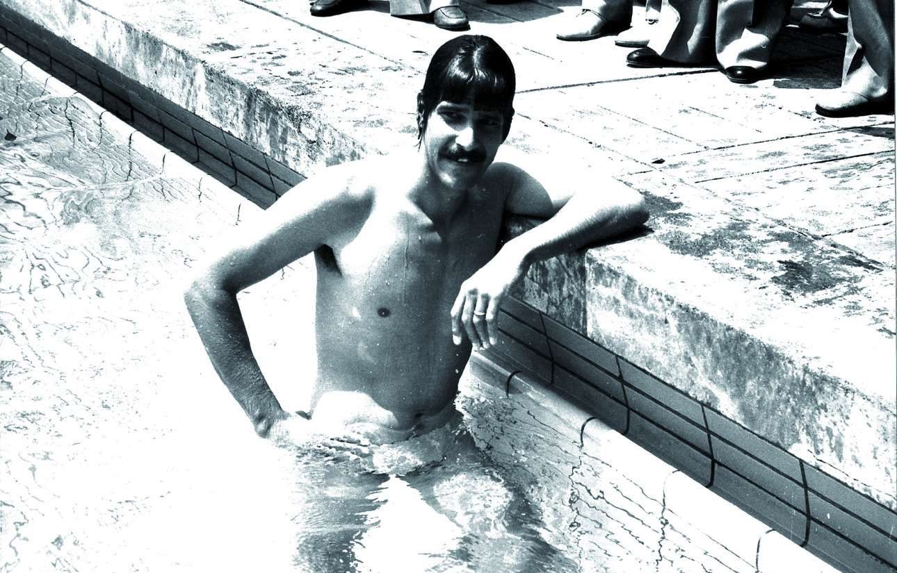 Απλωτές στην πισίνα της πόλης