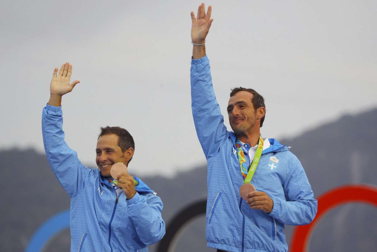 Χάλκινοι οι Μάντης, Καγιαλής!