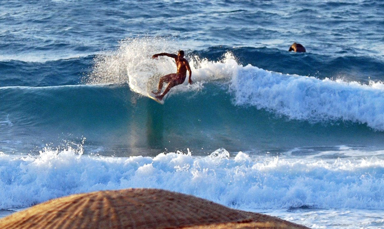 Σερφ στη Μεσακτή της Ικαρίας