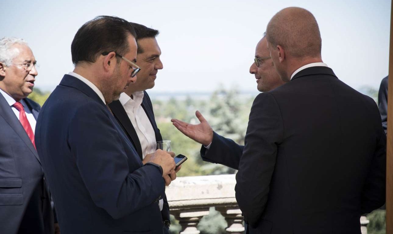 Οι ευρωπαίοι Σοσιαλιστές, το ΠΑΣΟΚ και ο… μουσαφίρης