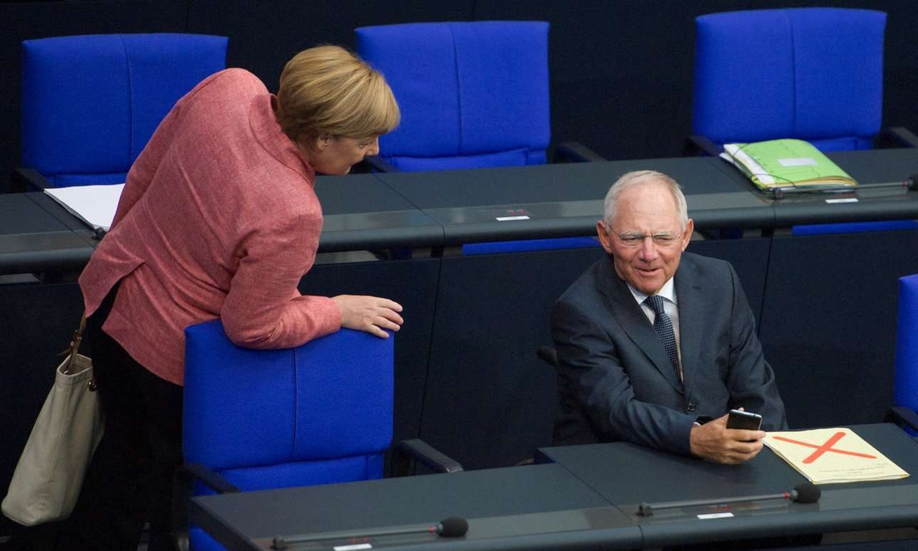 Θέλει ο Σόιμπλε να «φάει» τη Μέρκελ;