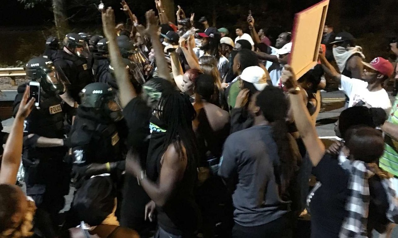 Το Σάρλοτ στις φλόγες μετά τον θάνατο 43χρονου από αστυνομικά πυρά