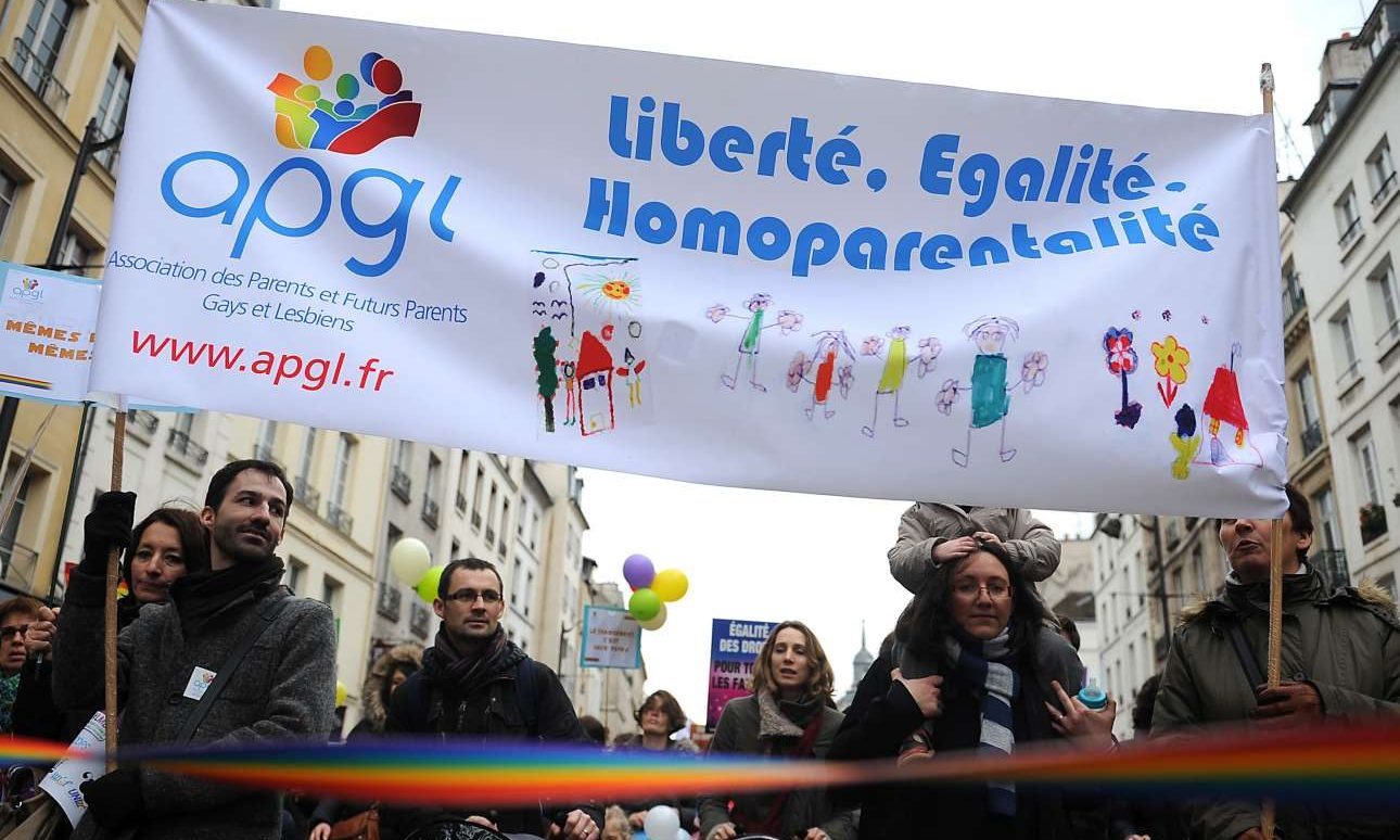 Υιοθεσία από ομόφυλο ζευγάρι και στην Ελλάδα – γιατί όχι;