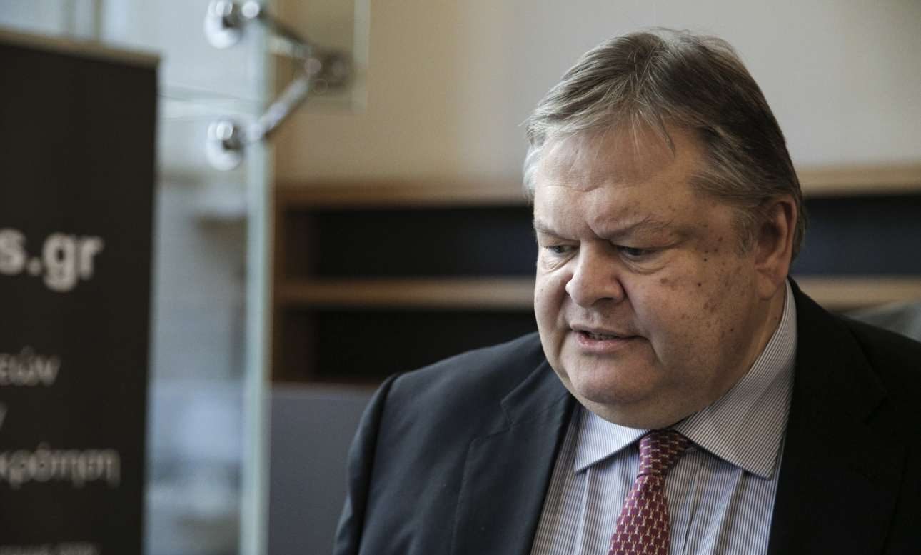 Τώρα αρχίζουν τα δύσκολα για τις τηλεοπτικές άδειες