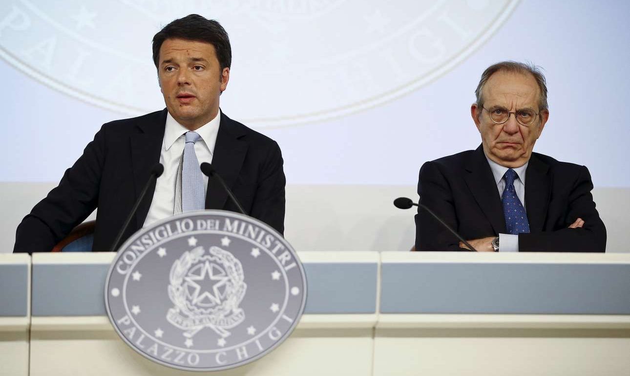 Ρεσιτάλ παροχών Ρέντσι που τα δίνει όλα για το δημοψήφισμα