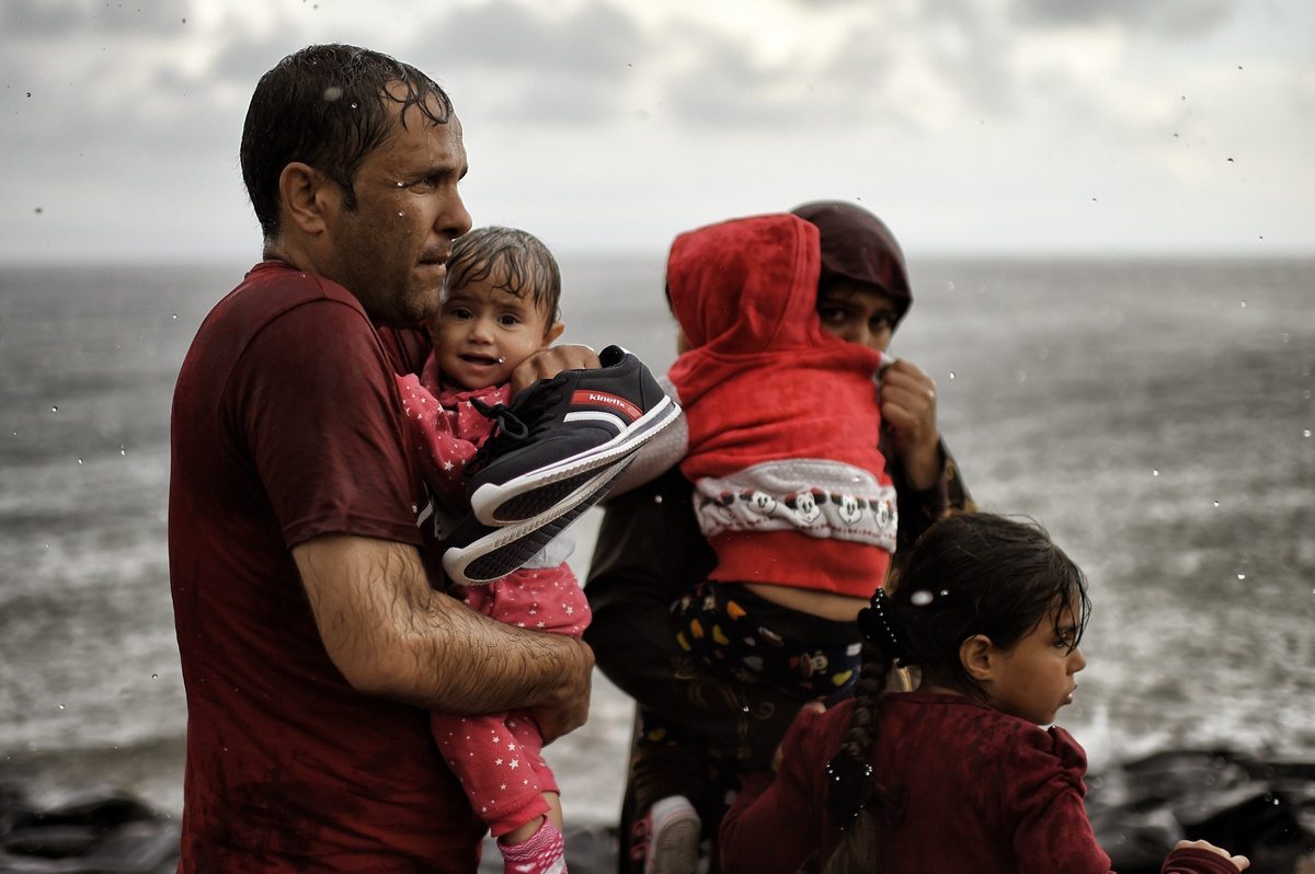 «Ο φωτογράφος μας Άρης Μεσσήνης έκανε μια αξιοσημείωτη δουλειά πάνω στους μετανάστες μ' αυτή τη δυνατή και συγκινητική σειρά φωτογραφιών που αναστατώνει τον θεατή» ανέφερε στην συγχαρητήρια ανακοίνωση του ο Εμμανουέλ Ογκ, πρόεδρος και διευθύνων σύμβουλος του Γαλλικού Πρακτορείου