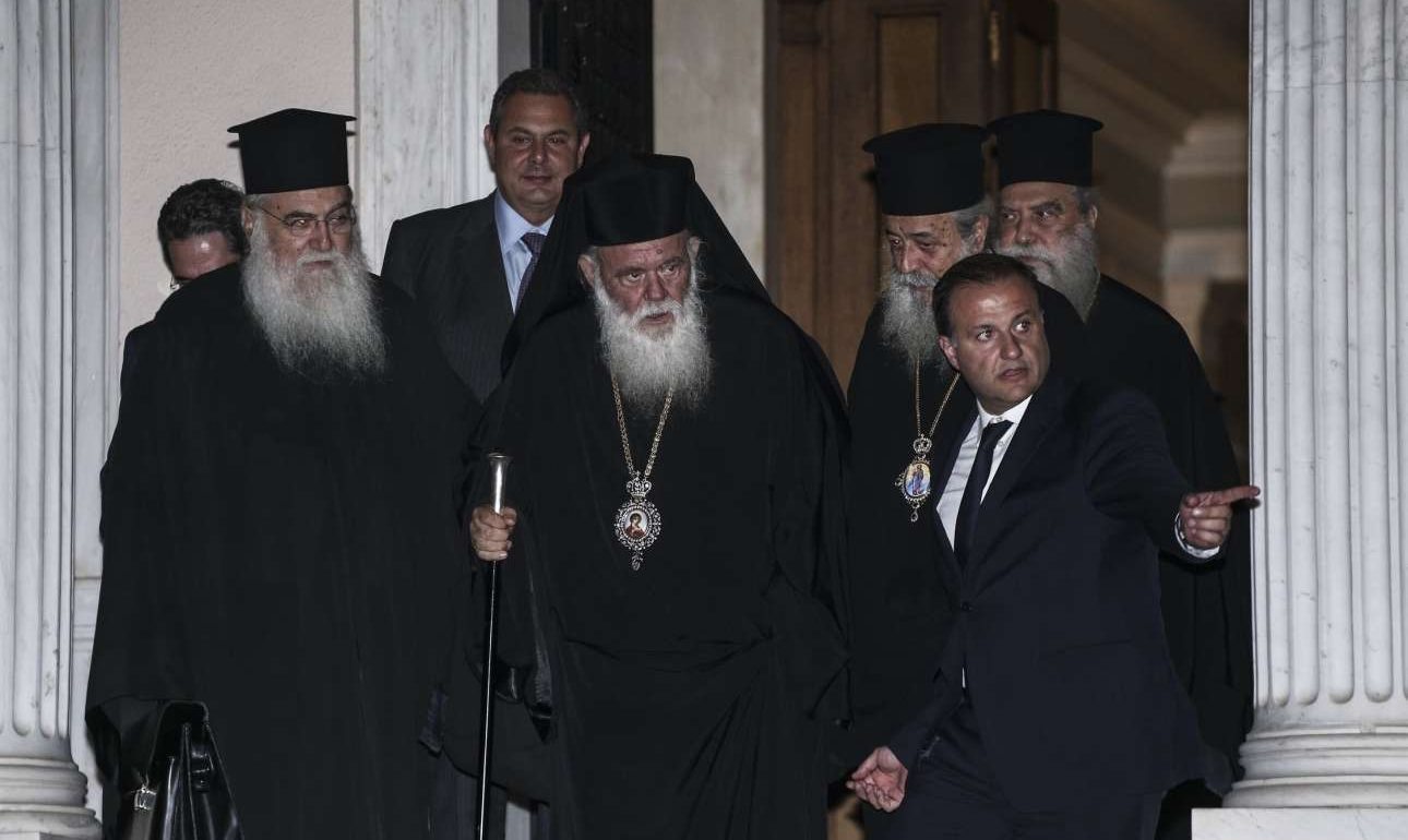 Ολοι για τον σταυρό δουλεύουν