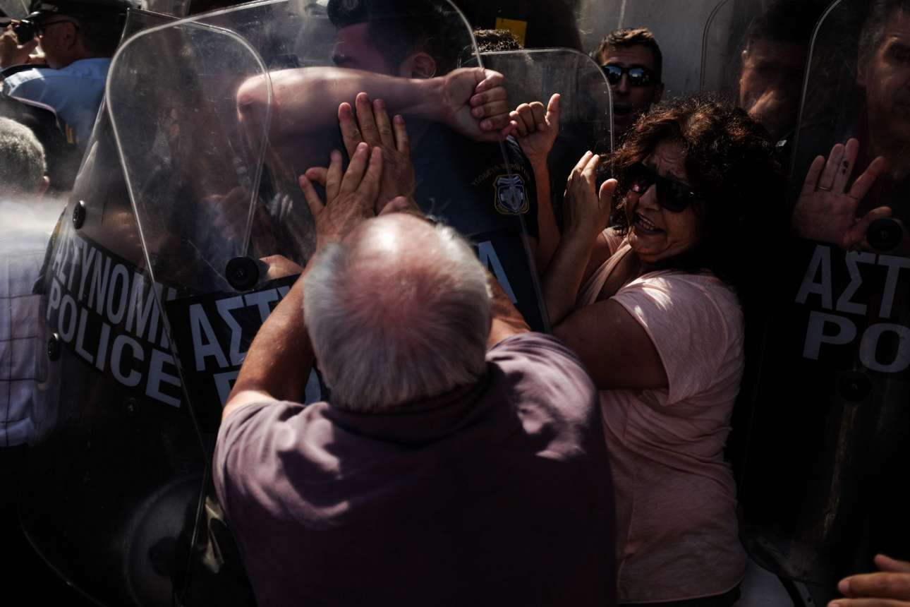 Μία πέτρα στο παρμπρίζ