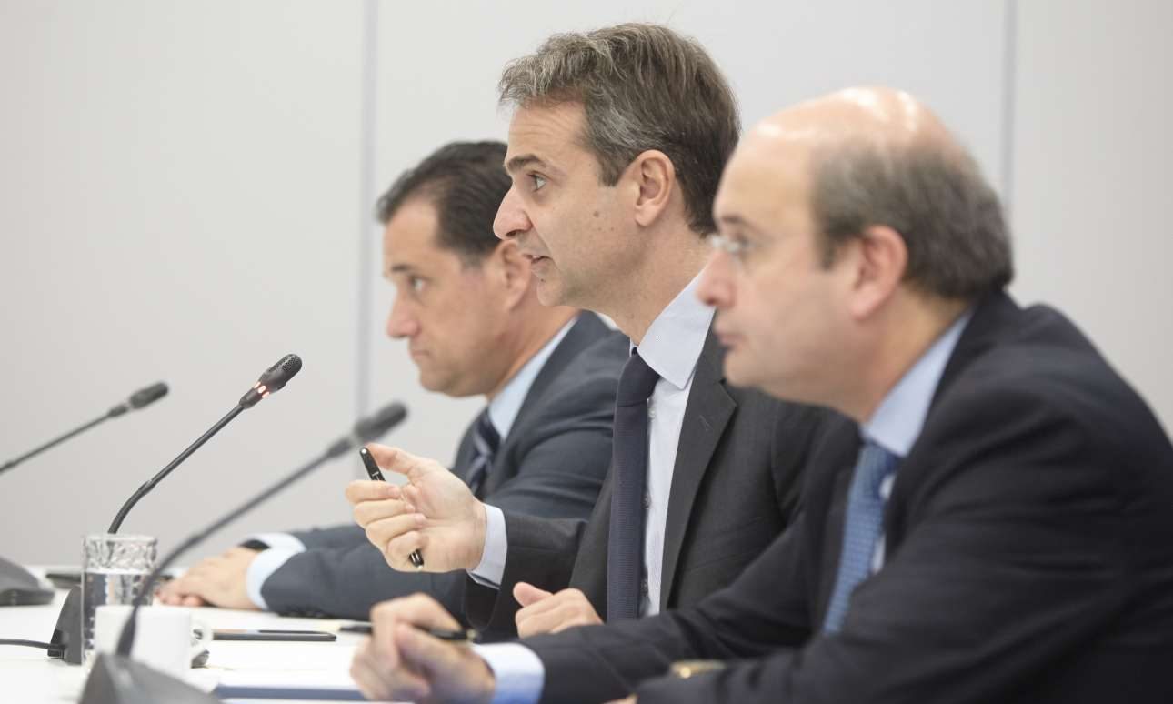 Ο Μητσοτάκης δεσμεύθηκε για μείωση της φορολογίας κατά 2 δισ. ευρώ