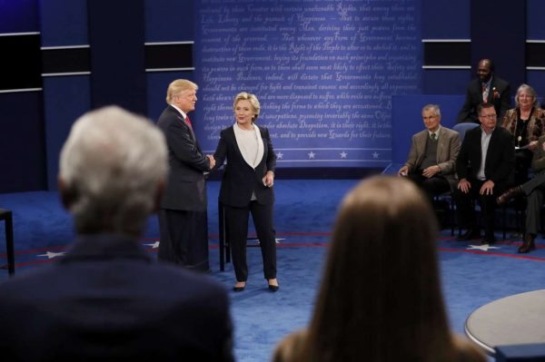 2016-10-10T031540Z_1129459875_HT1ECAA0924F4_RTRMADP_3_USA-ELECTION-DEBATE (1)