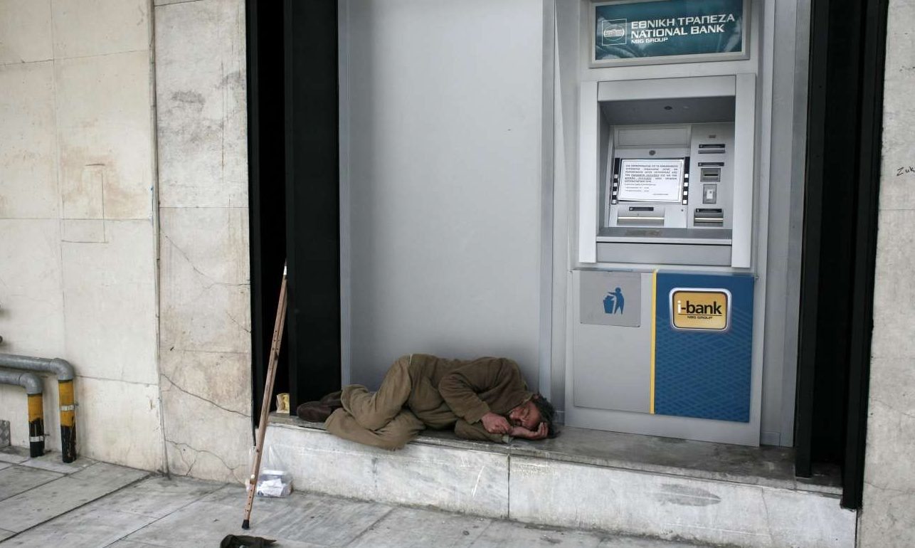 Σε συνθήκες φτώχειας ή κοινωνικού αποκλεισμού το 35,7% των Ελλήνων