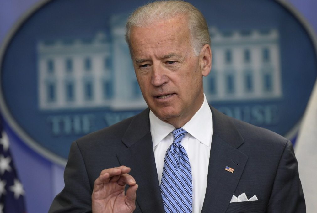 Ο Μπάιντεν υποσχέθηκε αναφορά Ομπάμα στο χρέος