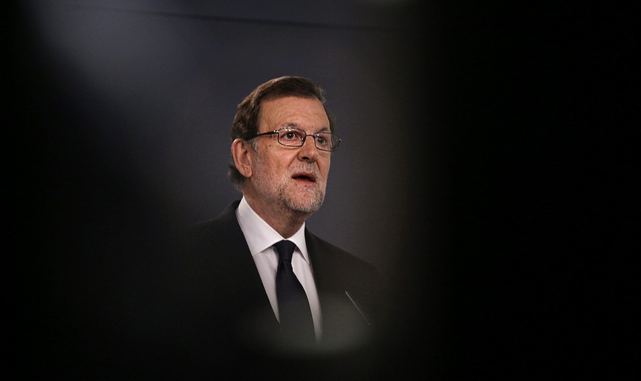 Οι ισπανοί Σοσιαλιστές ανέχτηκαν τον Ραχόι – αλλά όχι για πολύ