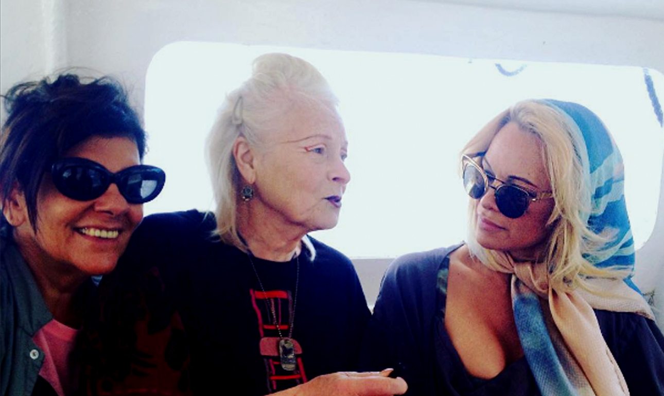 Τι κάνουν η Βίβιαν Γουέστγουντ και η Πάμελα Αντερσον στην Υδρα;