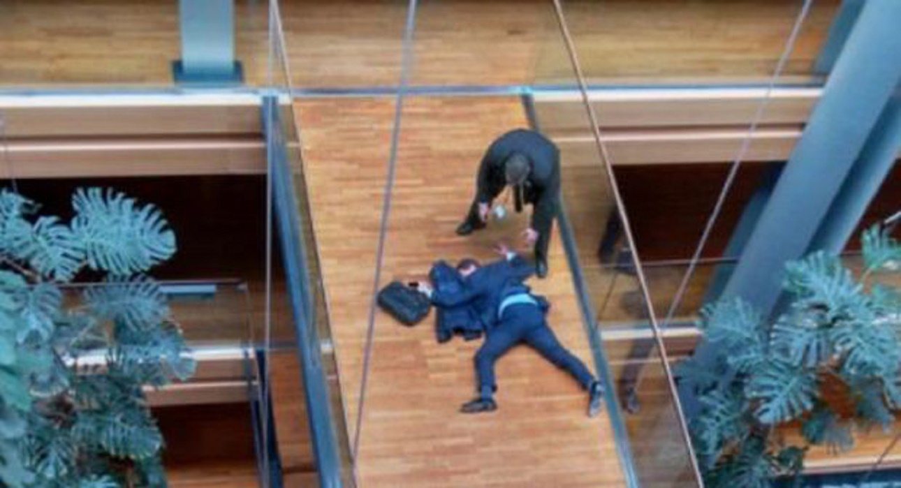 Ευρωβουλευτής του UKIP γρονθοκοπήθηκε από συνάδελφό του