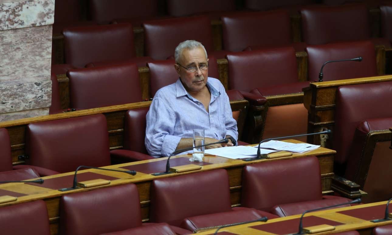 O Φιντέλ, o «τεμπέλης του Κολωνακίου» και μια πρόταση μομφής κατά Ζουράρι