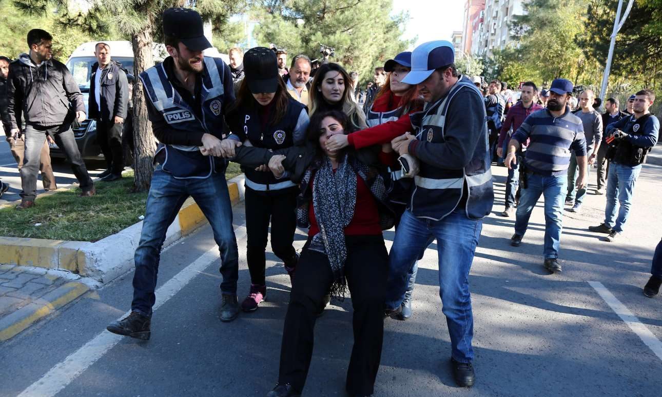 Προφυλακίστηκαν οι ηγέτες του HDP – Αντιδράσεις στις Βρυξέλλες