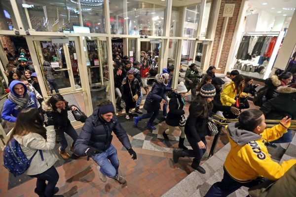(Cambridge, MA,11/29/13) shoppers flood thru the doors as the mall opens as Black Friday starts the holiday shopping season at the Galleria Mall in Cambridge. Friday, November 29, 2013. (Staff photo by Stuart Cahill)