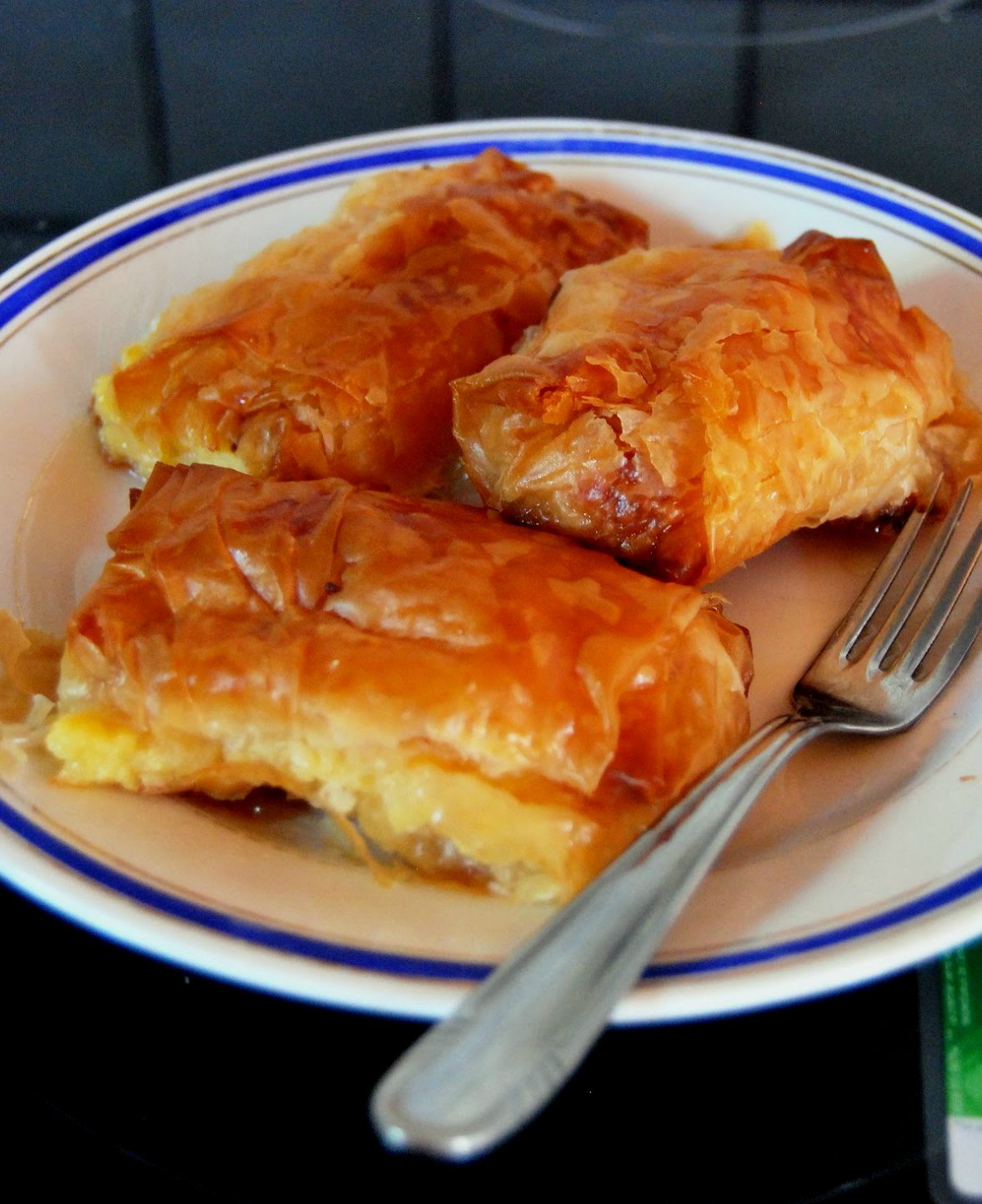 Γαλακτομπούρεκο-φλογέρες για δίκαιη μοιρασιά