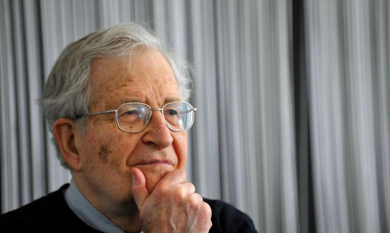 Ο Τσόμσκι φοβάται τον Τραμπ – για το τι θα κάνει στη Γη