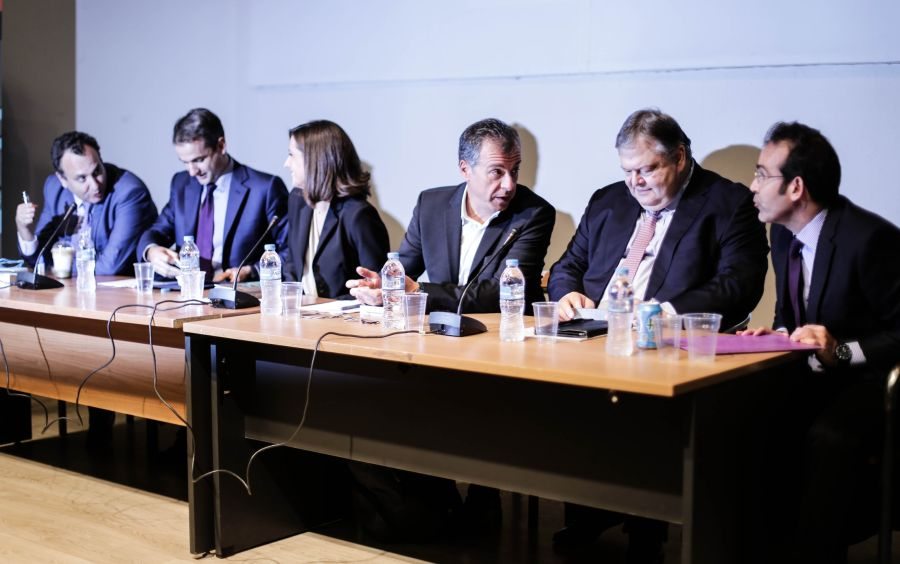Από αριστερά προς τα δεξιά: Χωμενίδης, Μητσοτάκης, Λυμπεράκη, Θεοδωράκης, Βενιζέλος, Παγουλάτος
