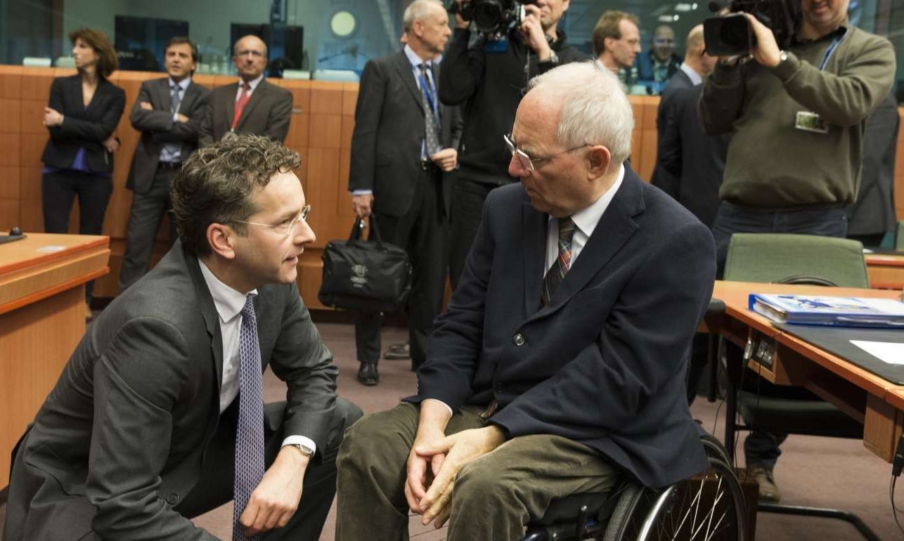 «Παγώνει» το θέμα του χρέους λόγω των παροχών Τσίπρα