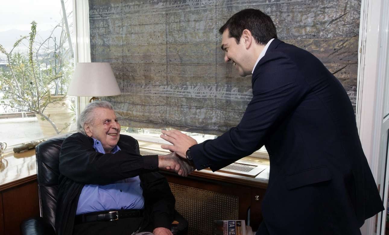 Μίκης Θεοδωράκης: «Η κυβέρνηση Τσίπρα μας έχει οδηγήσει στο χείλος του γκρεμού»