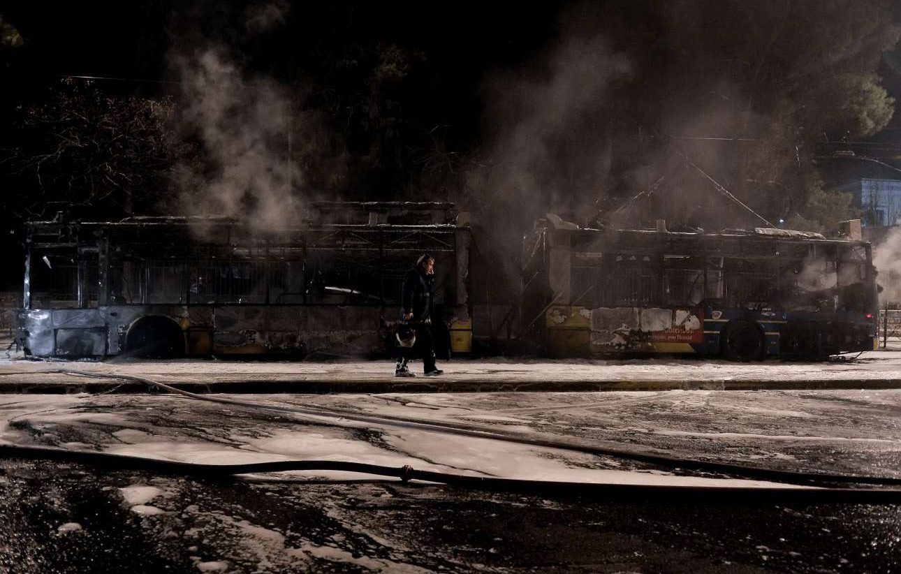 Μεταξύ Τσίπρα και καμένων τρόλεϊ – οι δύο κόσμοι της Πατησίων